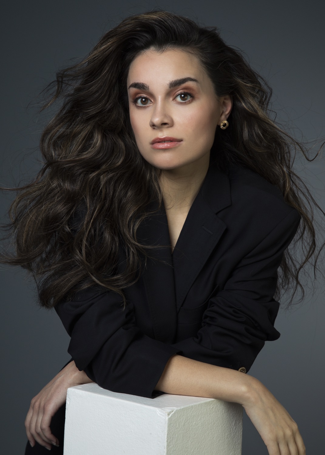 Portret van Esther van Harten in een zwart colbert