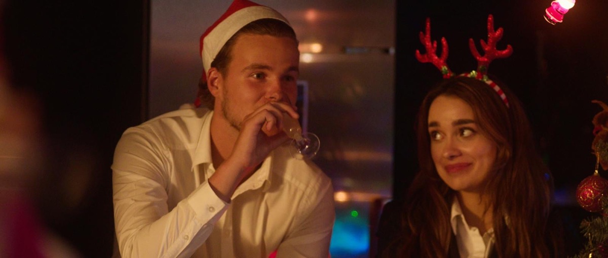 Esther met een rendiergewei in een kerstscène